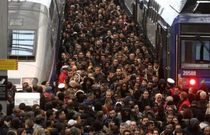 Comme le veut la tradition, les syndicats de la SNCF lancent un préavis de grève renouvelable et illimité démarrant juste avant… les vacances scolaires de Noël, cette fois “contre le démantèlement de SNCF Merci”