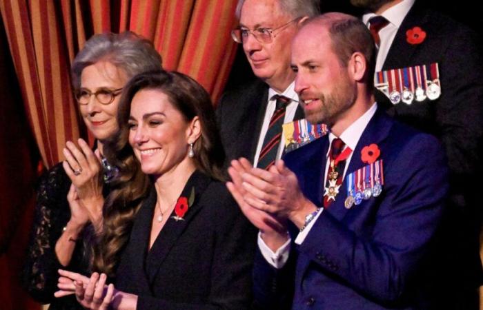 Kate Middleton fait une apparition royale au Festival du Souvenir