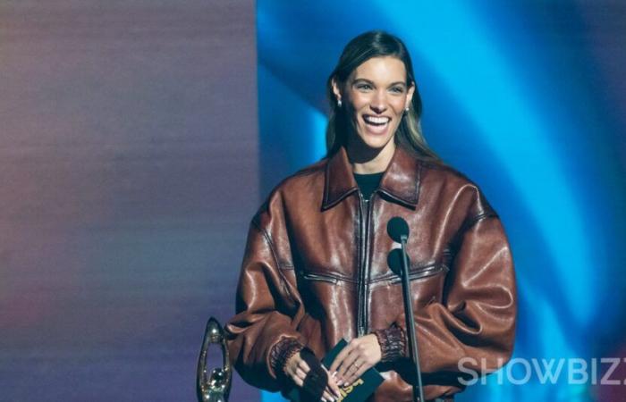 Charlotte Cardin chante avec son amant Aliocha Schneider