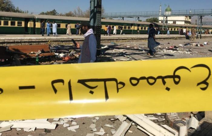 Une explosion dans une gare fait au moins 25 morts au Pakistan