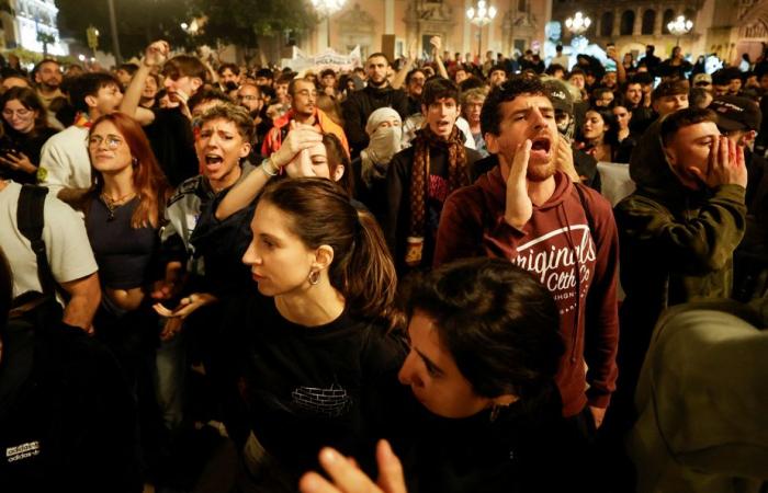 Inondations en Espagne | Des milliers de manifestants réclament la démission du président