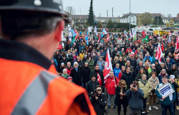 Plus de 1000 personnes manifestent pour le maintien de Stahl Gerlafingen – Unia, le syndicat