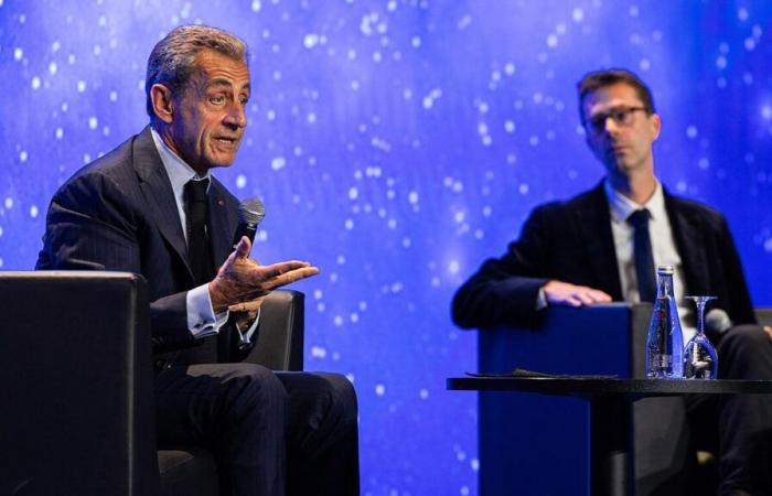 Nicolas Sarkozy porte une lourde charge contre les enseignants (et se fait réprimander)