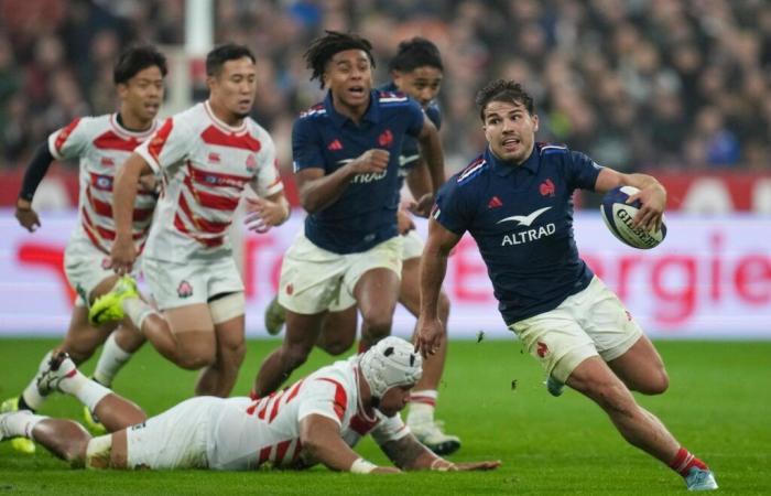 le XV de France fête ses retrouvailles avec Antoine Dupont et le Stade de France en dominant le Japon