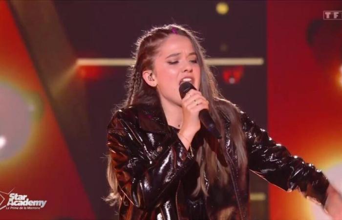 Julie fait une performance éblouissante sur le plateau de la Star Academy