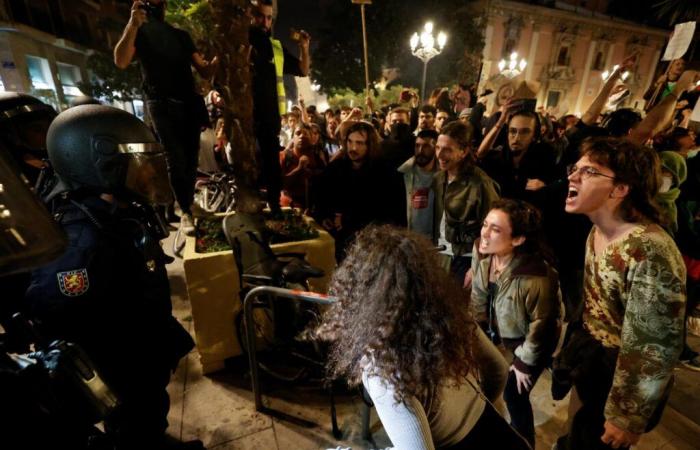 En Espagne, des dizaines de milliers de manifestants pour dénoncer la gestion des inondations