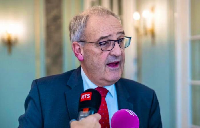 Parmelin fuit les plateaux télé, son absence fait débat