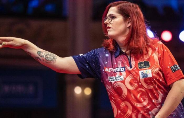 La joueuse trans Noa-Lynn van Leuven blanchie à la chaux par Michael van Gerwen