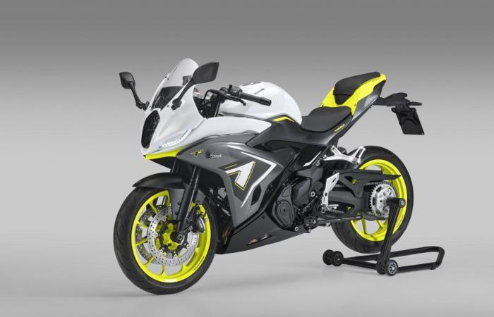 Supersport compact avec des fonctionnalités exclusives.