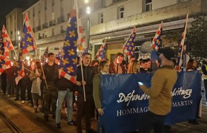 Plus d’une centaine de militants identitaires défilent dans le centre-ville de Tours