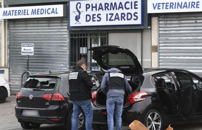 une jeune femme prend une balle perdue