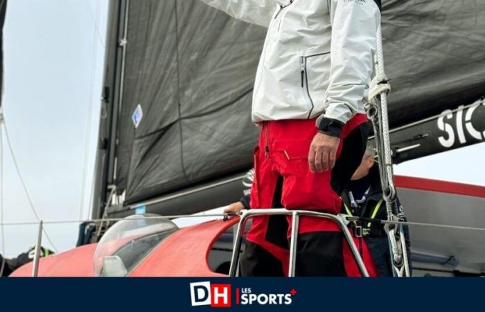 Grosse émotion pour le skipper belge Denis Van Weynbergh lors de la descente du canal des Sables d’Olonne