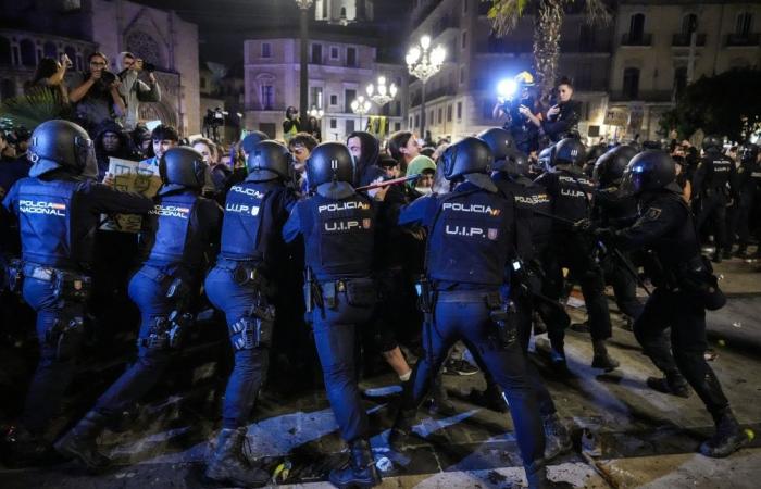 plusieurs policiers blessés lors de manifestations à Valence