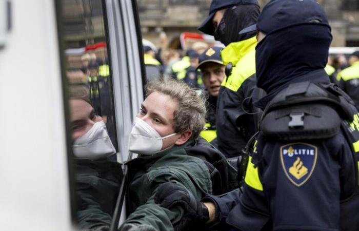 A Amsterdam, la police disperse une manifestation pro-palestinienne et arrête des dizaines de personnes