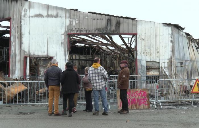 “Ça me fait mal, mais nous allons repartir.” Détruite par un incendie, l’usine de recyclage veut renaître de ses cendres