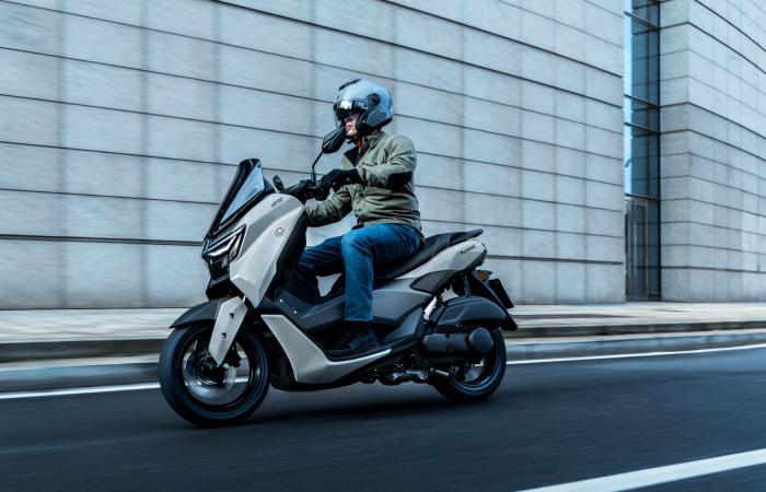 Nouveau – Un look revisité et plus premium pour le NMAX 125, et une nouvelle version Tech MAX avec écran TFT