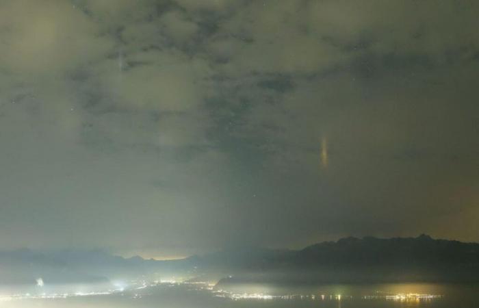 Des cristaux de glace illuminent le ciel suisse