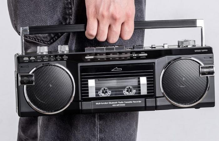 Sanwa Supply dévoile une boombox équipée d’un lecteur cassette MP3 et d’une enceinte Bluetooth