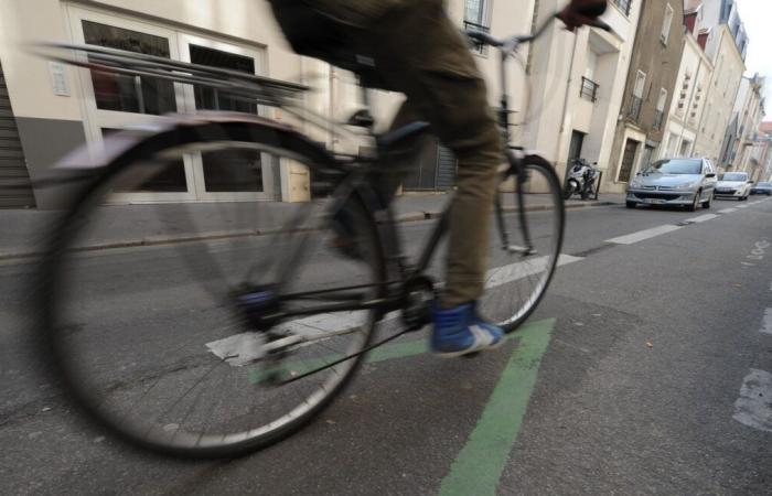 Vive émotion après la mort de « l’homme en bleu », cycliste emblématique heurté par une voiture