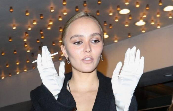 Lily Rose Depp très belle pour applaudir son partenaire rappeur en concert à Los Angeles (PHOTOS)