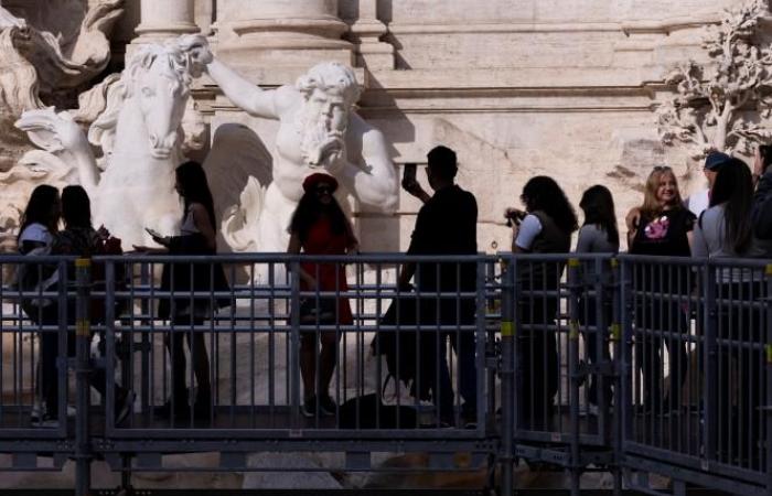 une passerelle inaugurée au-dessus de la fontaine de Trevi (photos)