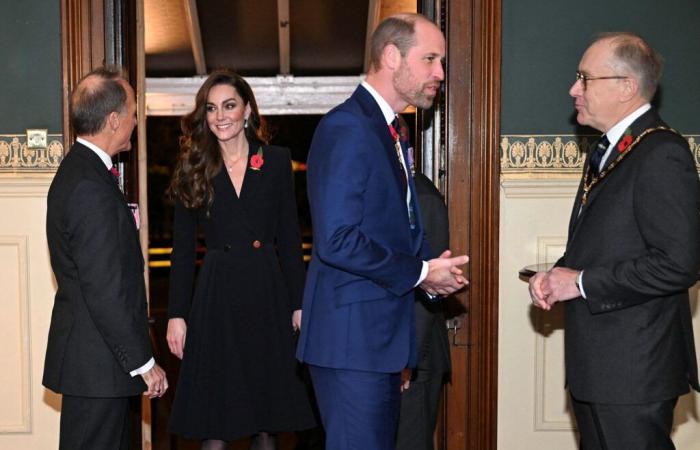 Kate Middleton resplendissante pour son retour officiel dans la famille royale