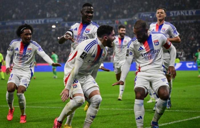 Lyon maîtrise Saint-Etienne dans le derby et bondit au classement