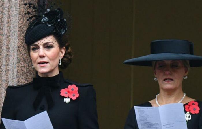 Kate Middleton, toute en noir et très digne avec le prince William et le roi Charles III pour les commémorations du Festival of Remembrance (PHOTOS)