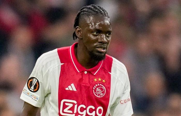 Francesco Farioli dépasse Brian Brobbey et Bertrand Traoré dans un cracker entre l’Ajax et le FC Twente