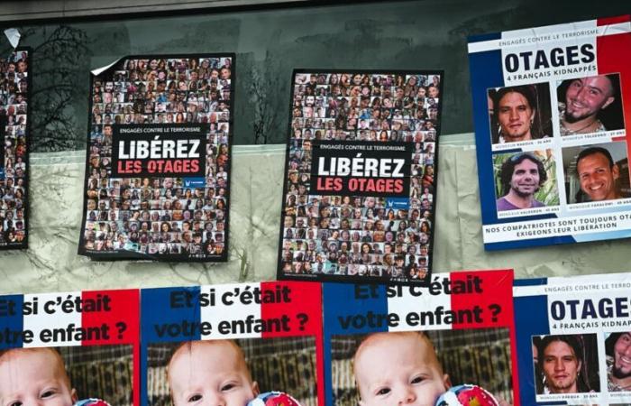 une manifestation a eu lieu à Paris en soutien aux otages du Hamas, retenus pendant 400 jours