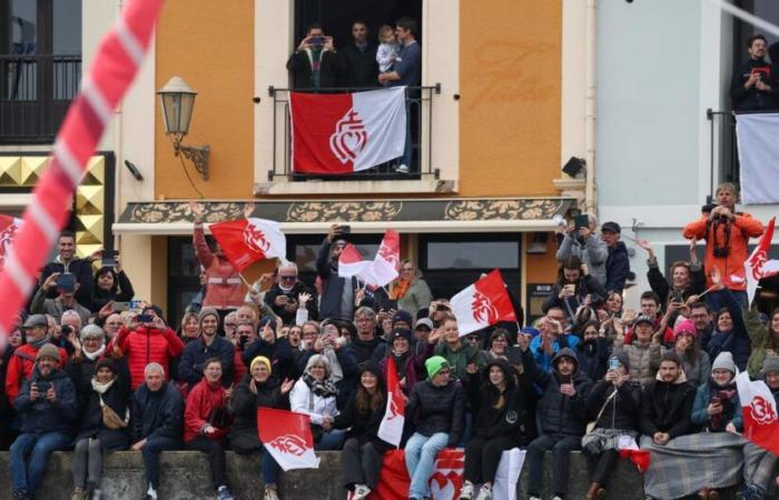 une marée humaine pour dire au revoir aux marins