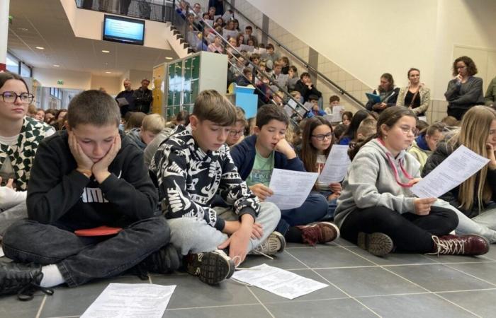 Dans la Manche, des collégiens claquent pour lutter contre le harcèlement scolaire