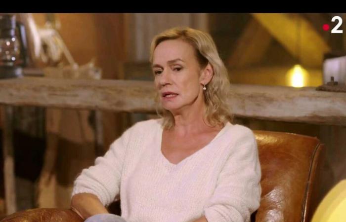 les confidences poignantes de Sandrine Bonnaire sur une partie de son enfance