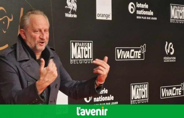 Les expressions du visage de Benoît Poelvoorde lors du photocall à Liège après avoir été embrassé par un fan qui lui demandait un baiser (vidéo)