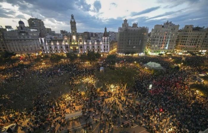 les victimes exigent la démission du président de la région de Valence