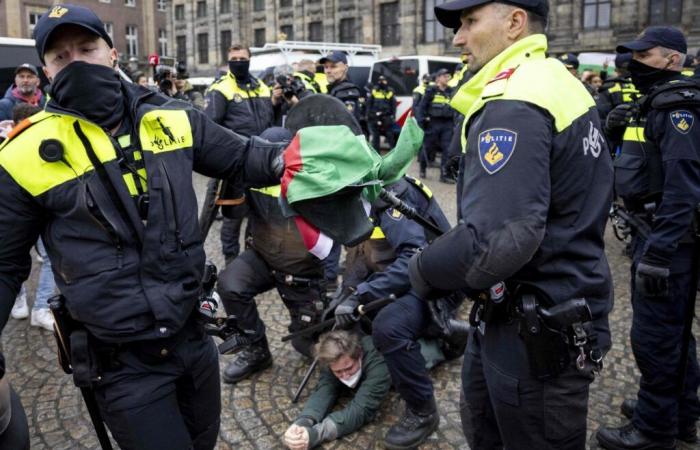 Tensions au sein de la coalition gouvernementale néerlandaise après les violences entre partisans à Amsterdam