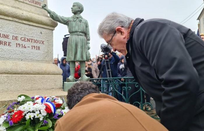 Jean-Luc Mélenchon assiste à la cérémonie du 11 novembre à Gentioux-Pigerolles