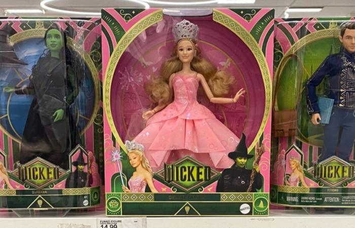 Lien Mattel ‘Wicked’ Dolls mal étiqueté sur l’emballage avec un site de films pour adultes