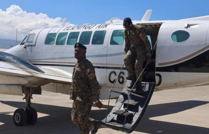 un avion de ligne à destination de Port-au-Prince touché par des tirs