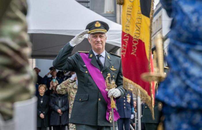 Le roi Philippe commémore l’Armistice au pied de la colonne du Congrès à Bruxelles (photos)