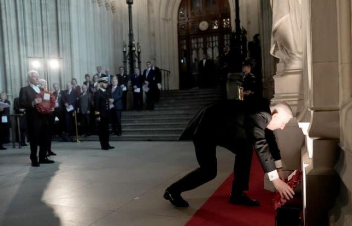 Le Royaume-Uni prend une pause pour se souvenir du personnel militaire tombé au combat