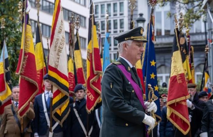 Le roi Philippe commémore l’Armistice au pied de la colonne du Congrès à Bruxelles (photos)