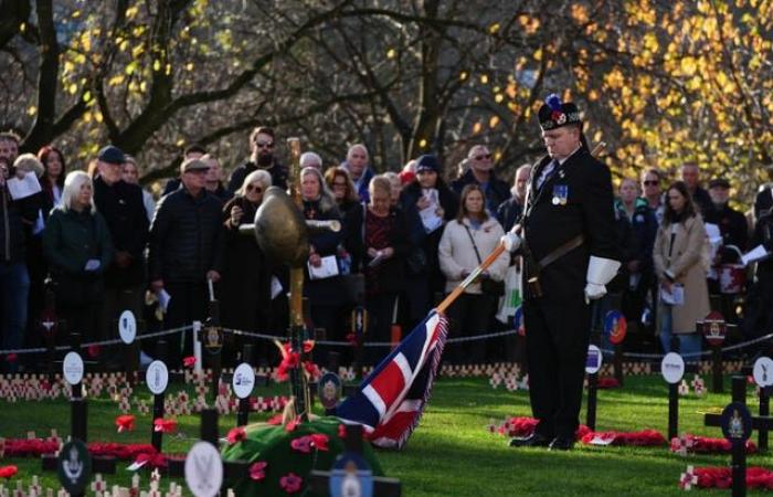 Le Royaume-Uni prend une pause pour se souvenir du personnel militaire tombé au combat