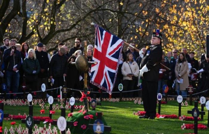 Le Royaume-Uni prend une pause pour se souvenir du personnel militaire tombé au combat