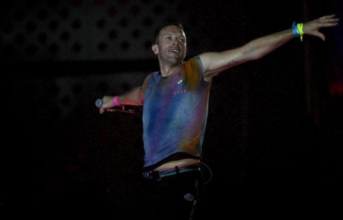 Chris Martin, le leader de Coldplay, interrompt un concert pour sauver un enfant écrasé par la foule (vidéo)