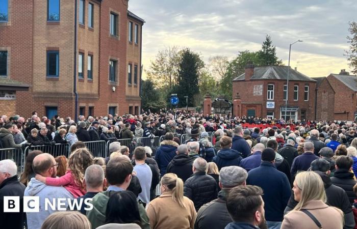 Des milliers de personnes se rassemblent à Bedworth pour marquer les célébrations de l’Armistice