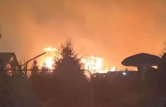 Un impressionnant incendie ravage le marché de Noël du Barcarès : Actualités