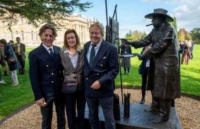 Le palais de Blenheim dévoile une nouvelle sculpture pour commémorer le 150e anniversaire de la naissance de Sir Winston Churchill