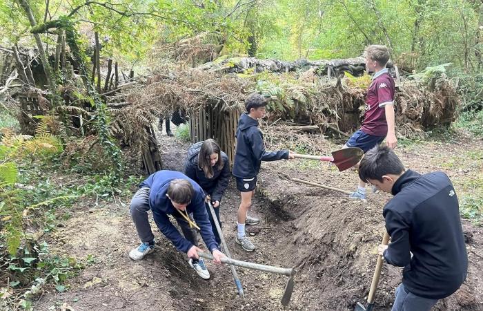 Des collégiens de Gironde creusent des tranchées et simulent une attaque pour mieux comprendre l’enfer de la guerre