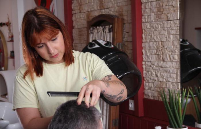 Landais. Dans son salon de coiffure, Sarah accompagne les personnes en transition de genre